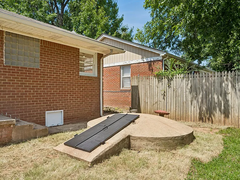 1603 Carlisle Ct — Photo 26