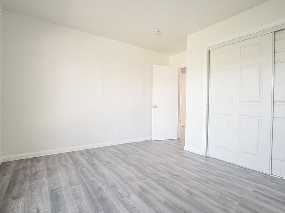 3rd image of 37056 Cedar Blvd