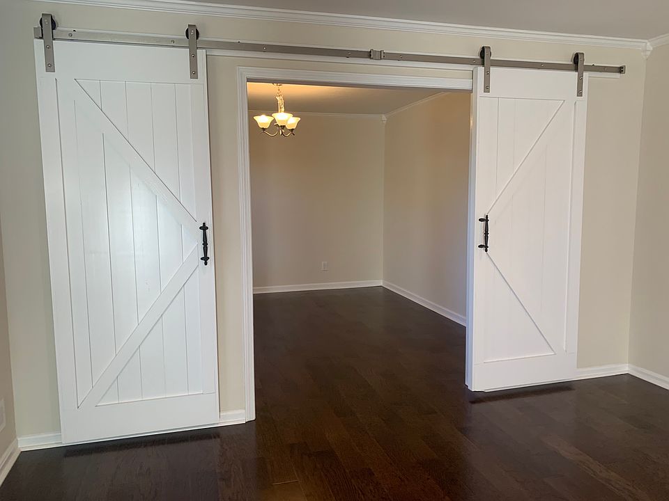 1st image of 2831 Garrett Dr
