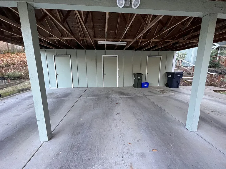 South Eugene Studio — Photo 9