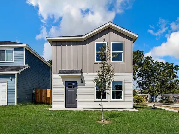 320 W Gambrell St, Fort Worth, TX 76110