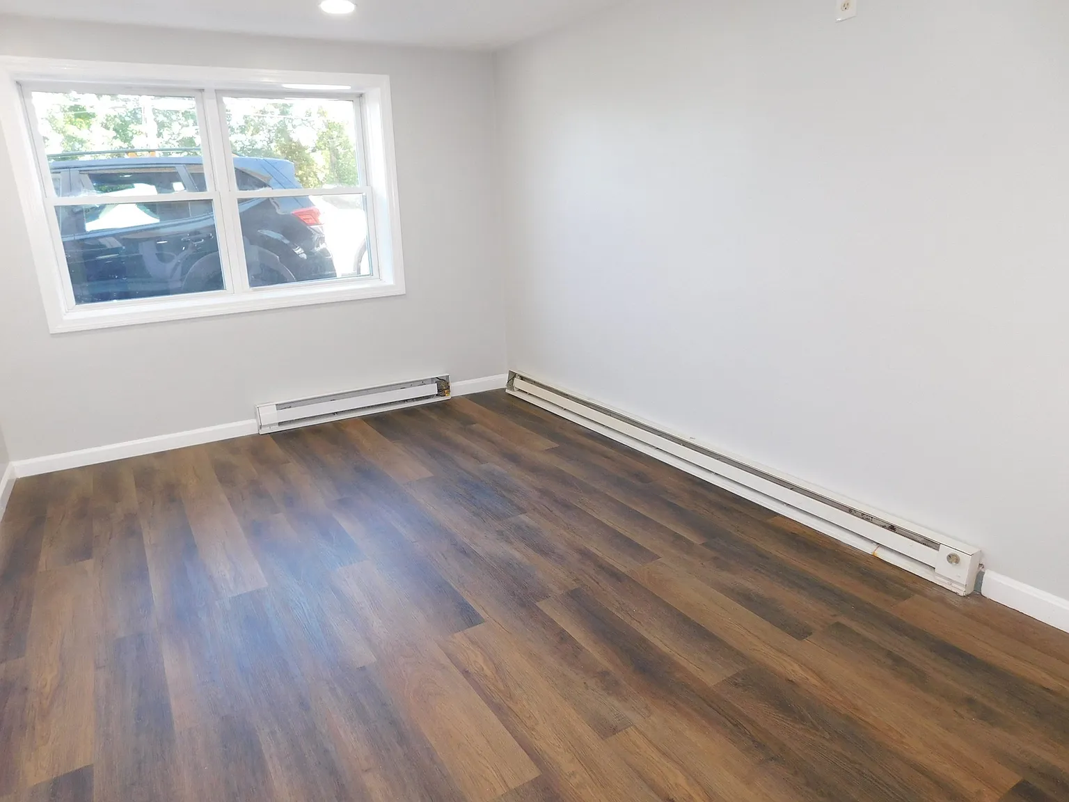 2 bed, 1.0 bath, 1800 sqft, $1,700 — Photo 2