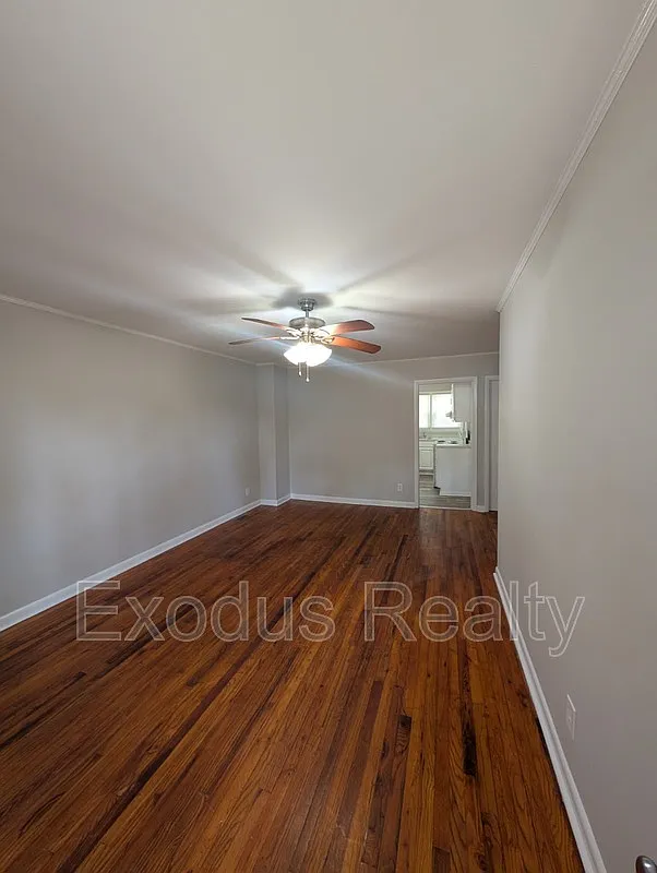 2 bed, 1.0 bath, 900 sqft, $1,200 — Photo 2