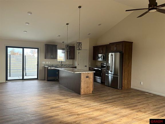 5th image of 528 Torrey Pines Dr
