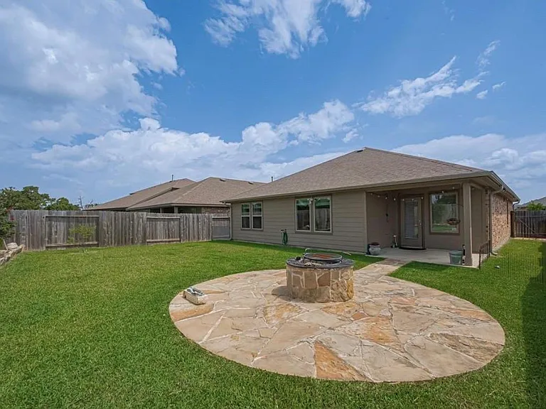 3923 Hawaiian Ct — Photo 7