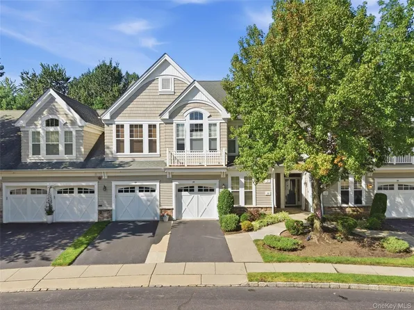39 Symphony Drive, Lake Grove, NY 11755