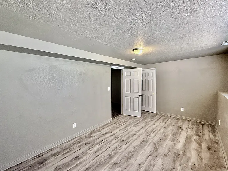 1247 N 700 W — Photo 27