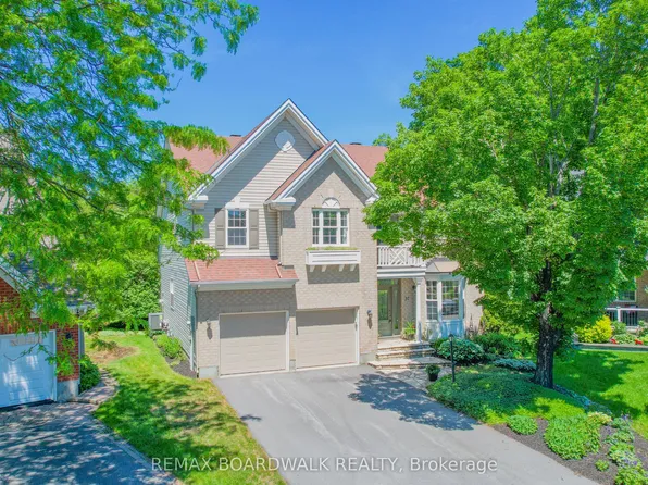 57 Mattawa Cres, Ottawa, ON K2M 2E8