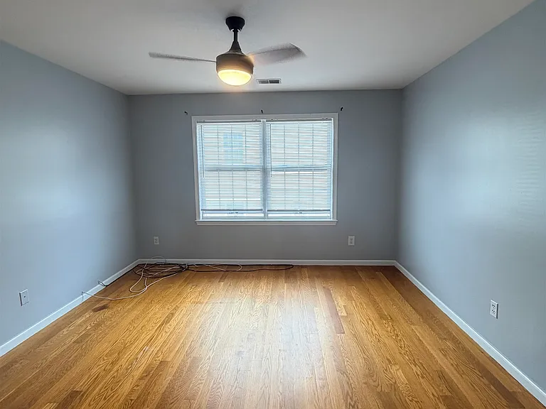 143 W 1st St #2 — Photo 8