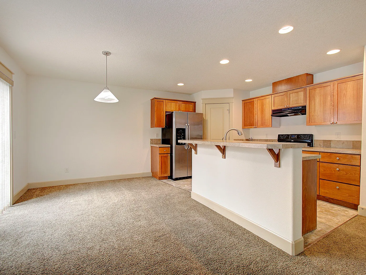 3 bed, 2.5 bath, 1805 sqft, $2,498 — Photo 2