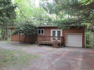 538 Maple Ridge Dr, Lords Valley, PA 18428