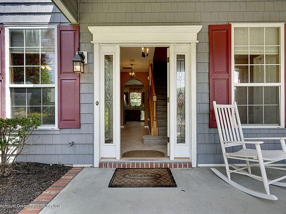 3rd image of 39 Woodstown Dr