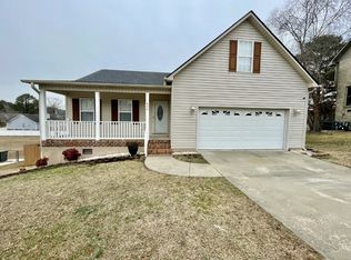 490 Greywalls Ct, Fayetteville, NC 28311