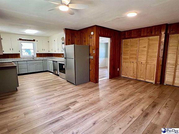4th image of 220 Laurel Ave