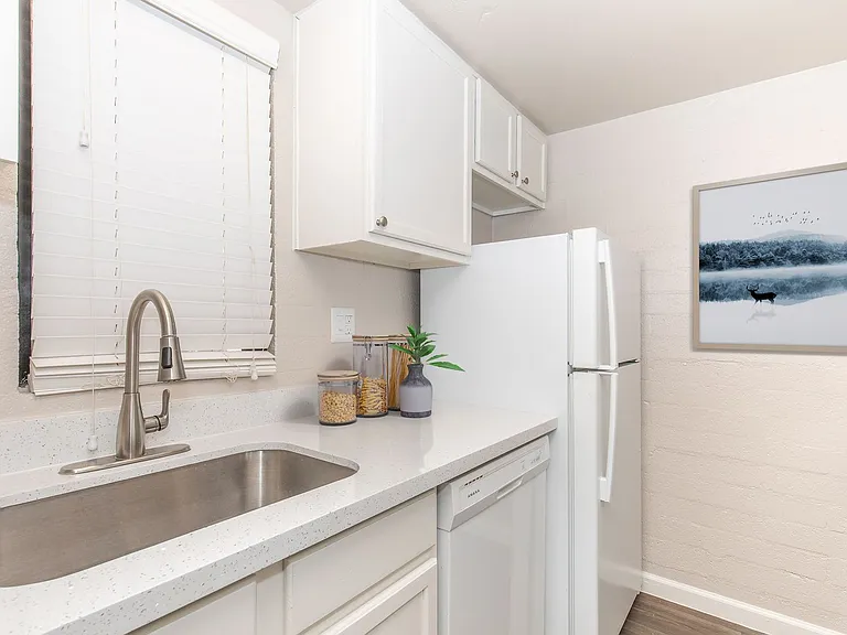 Palm Desert Apartments — Photo 45