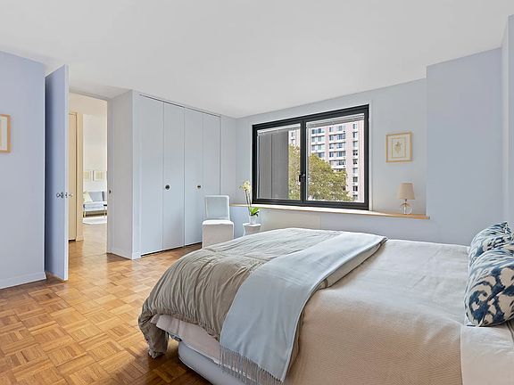 5th image of 531 Main St APT 514