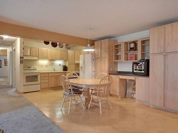 Kitchen with hardwood flo