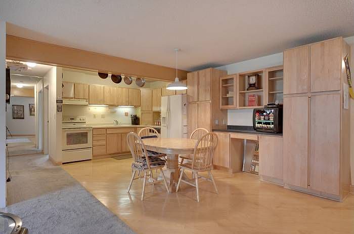 Kitchen with hardwood flo