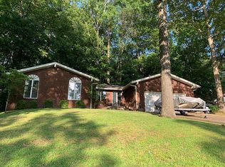 490 Hensley Hills Dr, Vienna, IL 62995