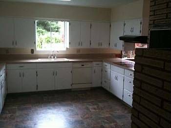 4th image of 550 S Settlemier Ave