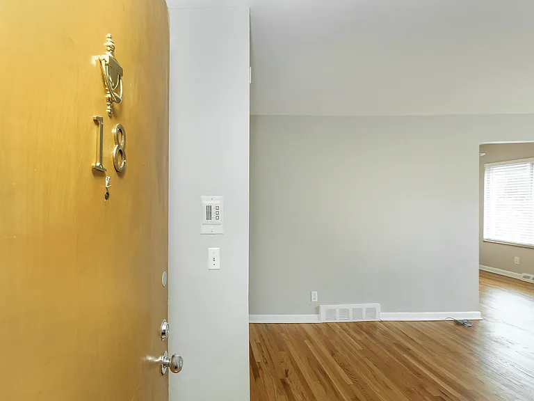 347 N Eton St #18 — Photo 3