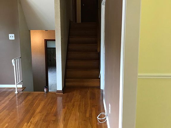 3rd image of 6233 Gatesgreen Dr