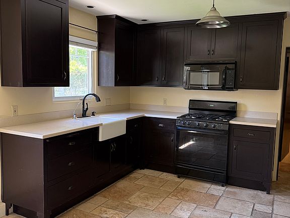3rd image of 130 Avis St