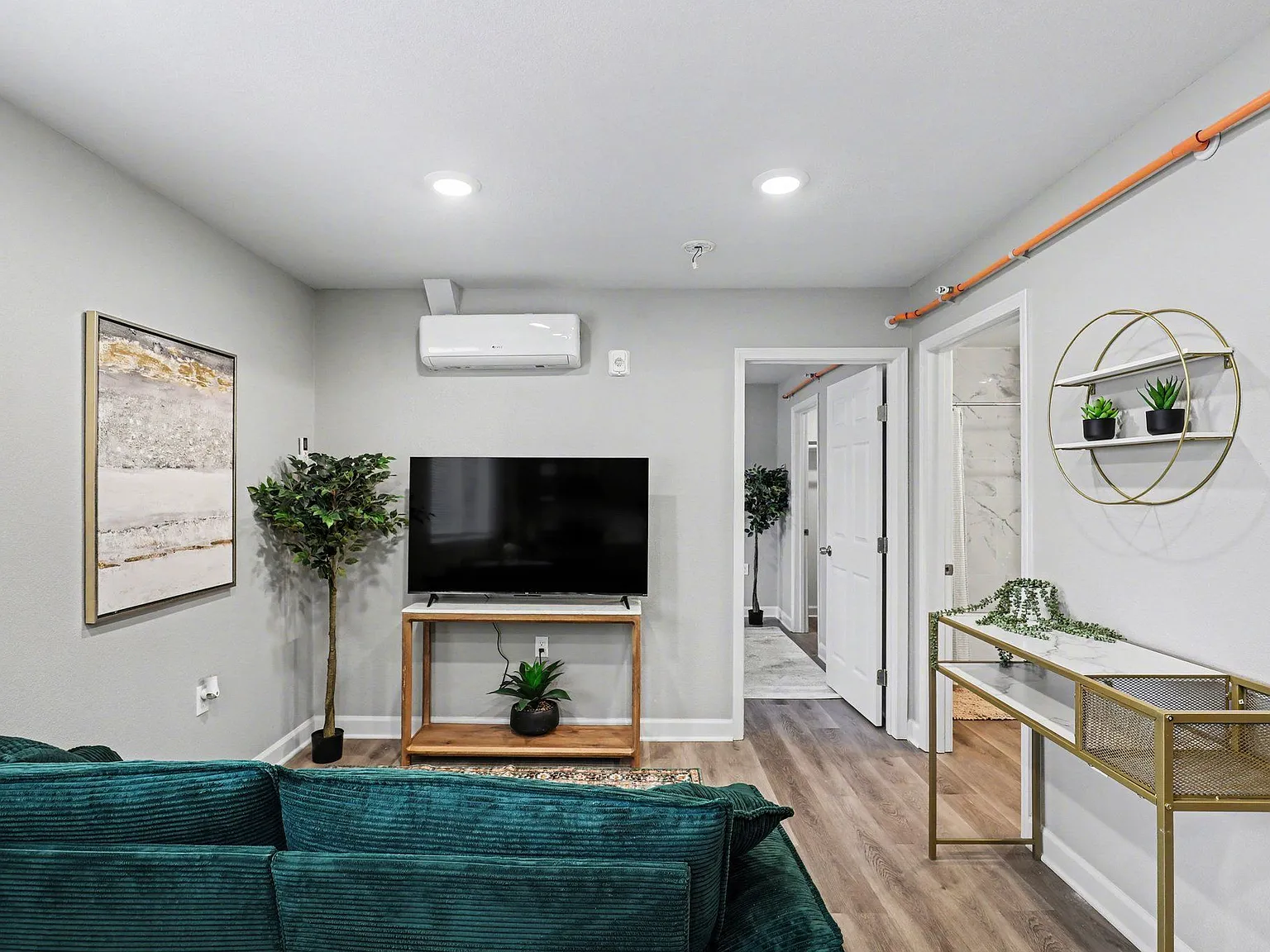 Mayfair Apartments — Photo 3