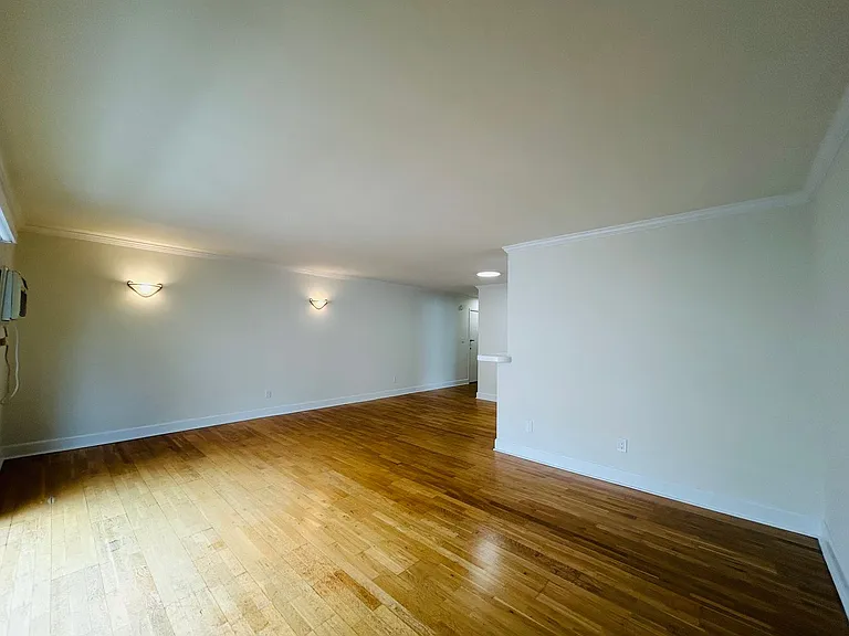 1827 Veteran Ave — Photo 5