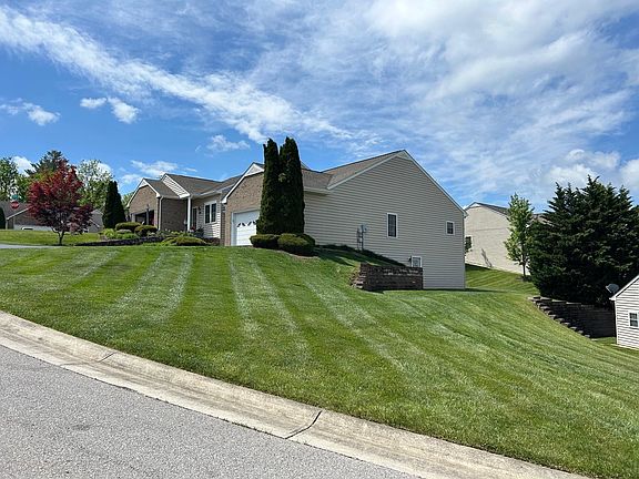 3rd image of 285 Slate Creek Dr NW