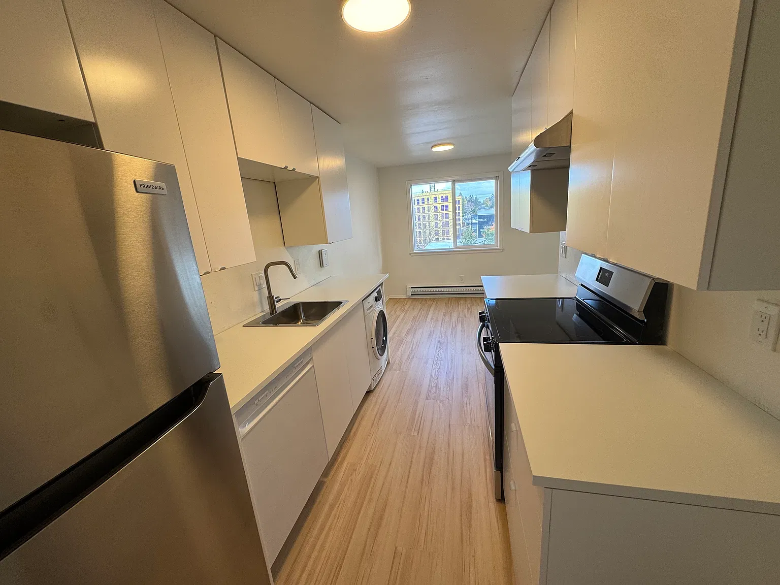 2 bed, 1000 sqft, $3,195 — Photo 2