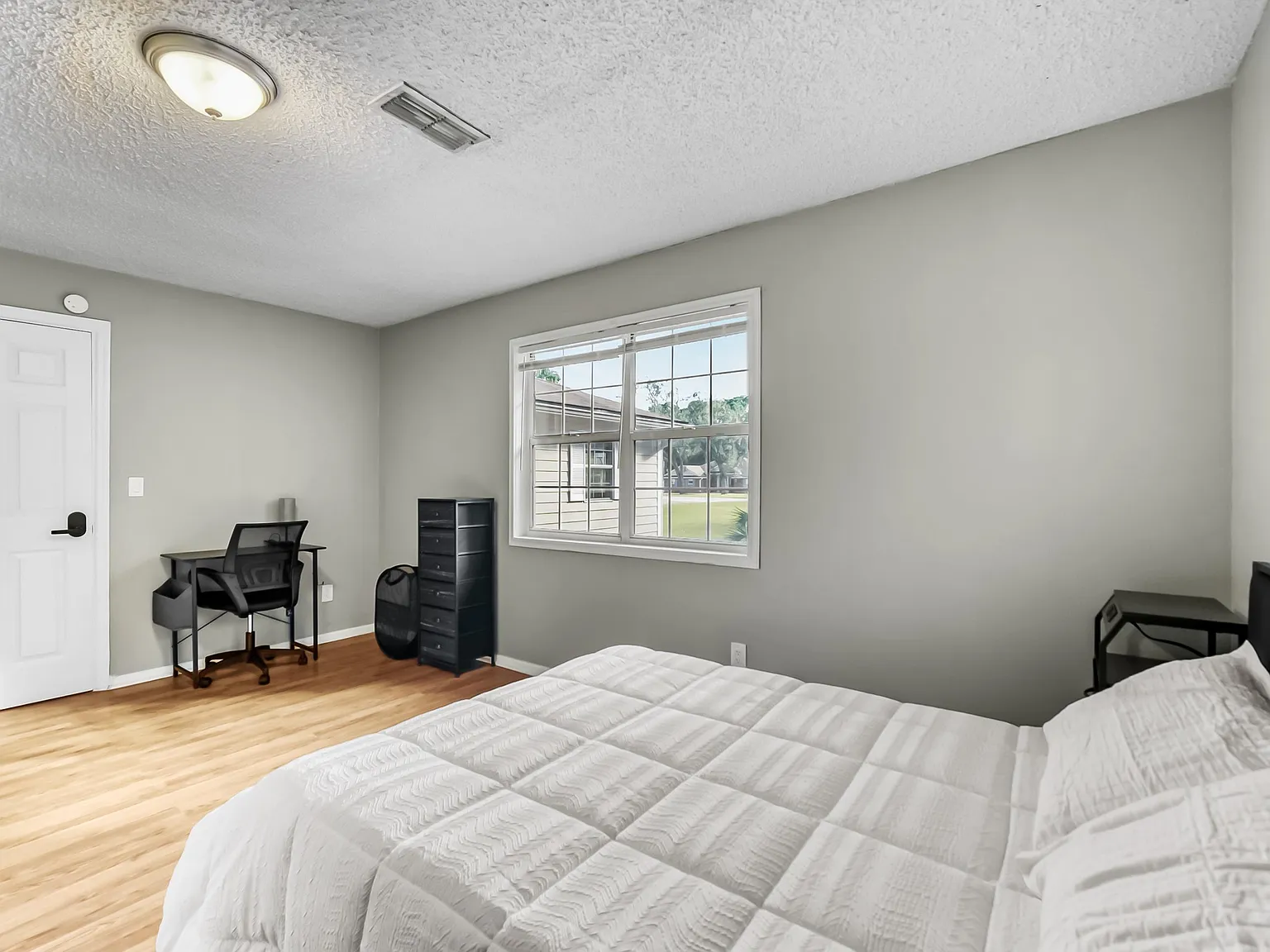 4 bed, 2.0 bath, 1805 sqft, $841 — Photo 3
