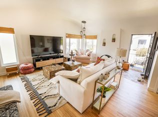 912 8th Pl, Hermosa Beach, CA 90254