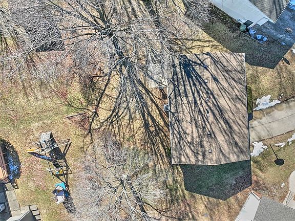 4th image of 2346 Longwood Pl