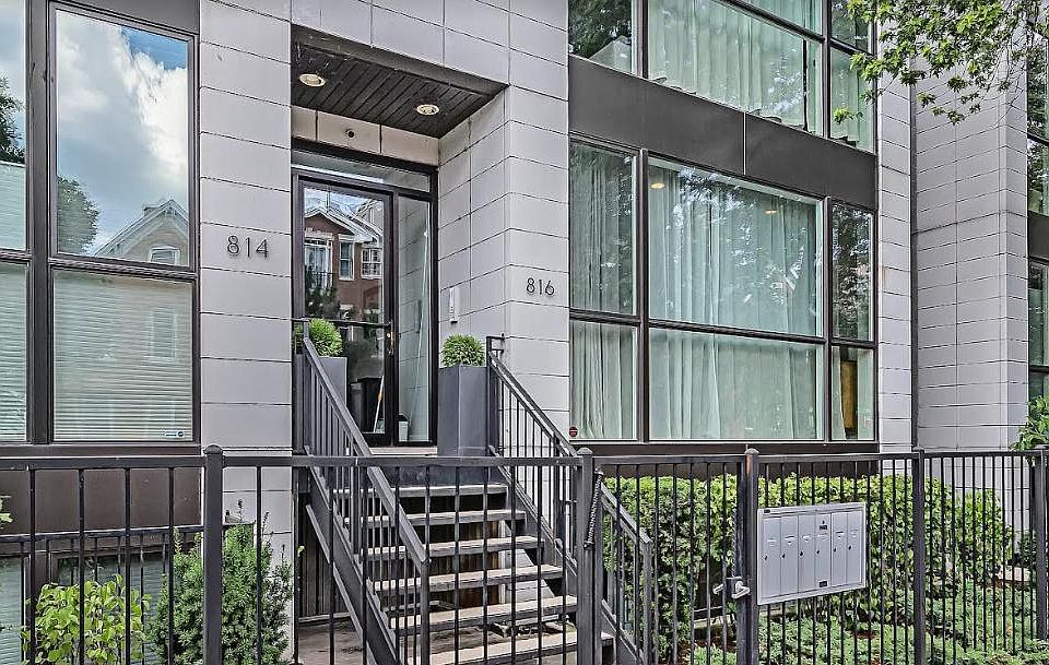 Front Steps (to lobby, door on right)