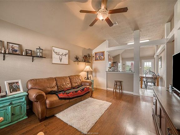 3rd image of 2742 Silver Oak Dr