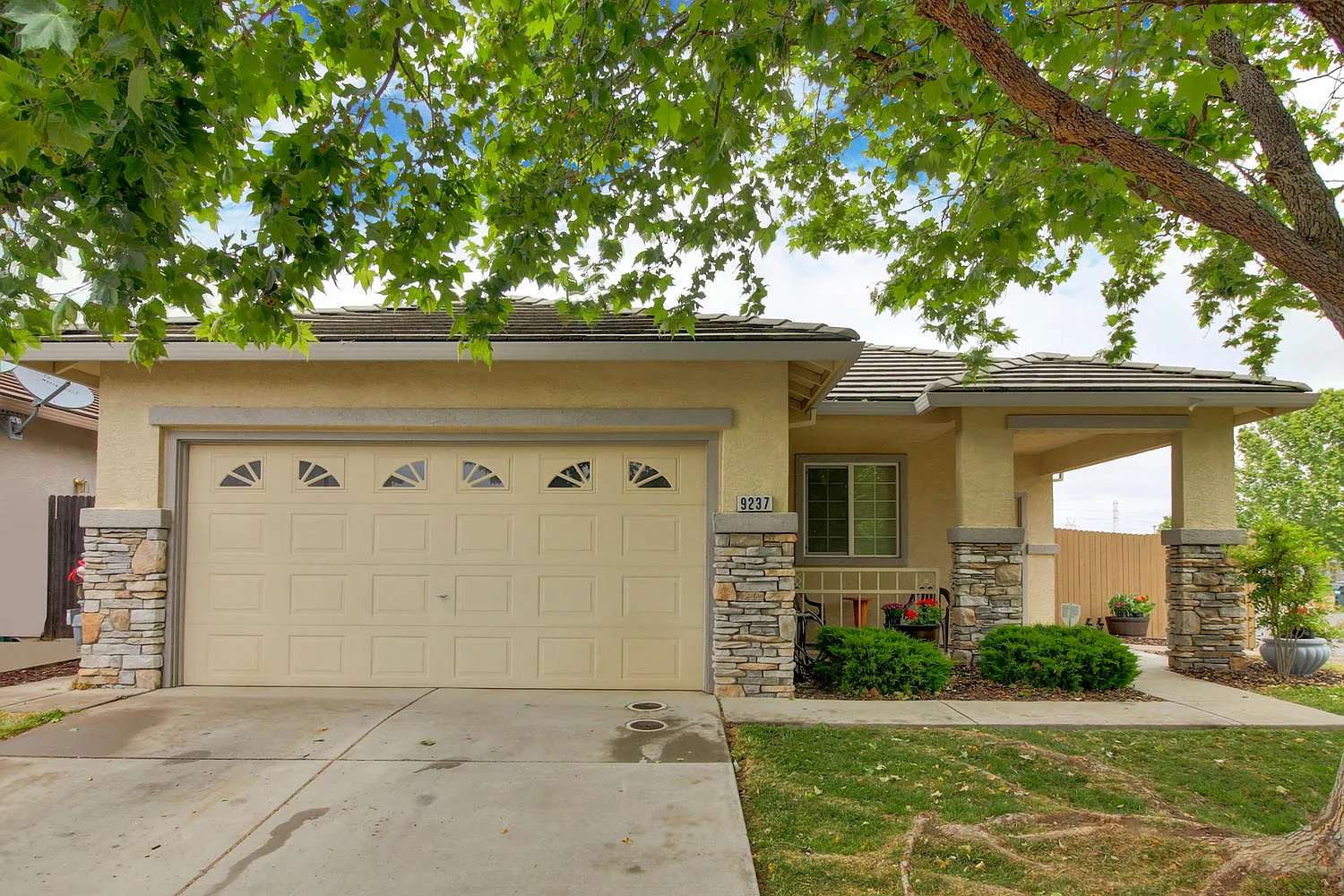 9237 Surlingham Ct photo 1