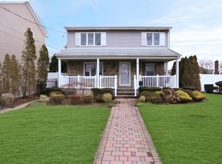 189 Rintin St, Franklin Square, NY 11010