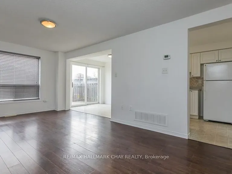 361 Dunsmore Ln — Photo 2