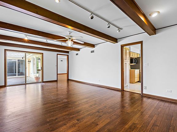 3rd image of 18W736 Avenue Chateaux N