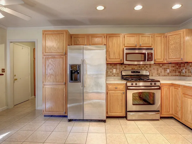 708 Phlox Dr — Photo 6