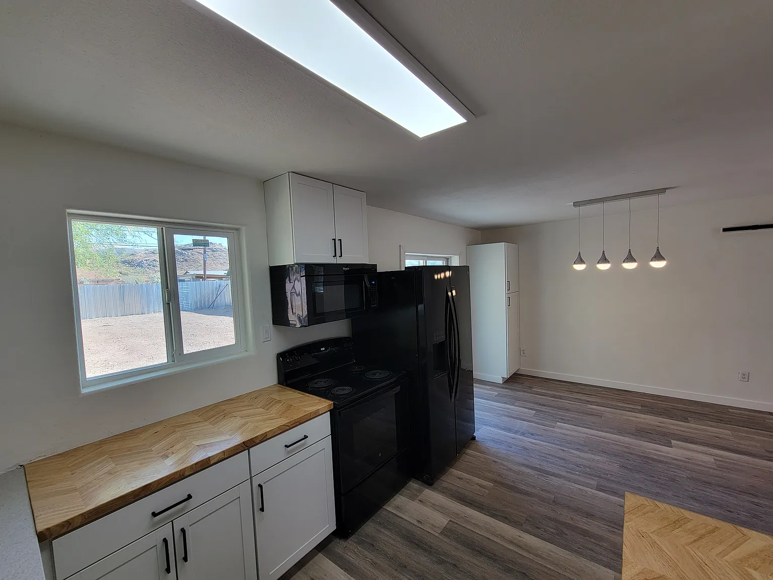 3 bed, 1121 sqft, $1,995 — Photo 4