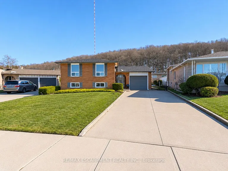 134 Marcella Cres #B — Photo 1
