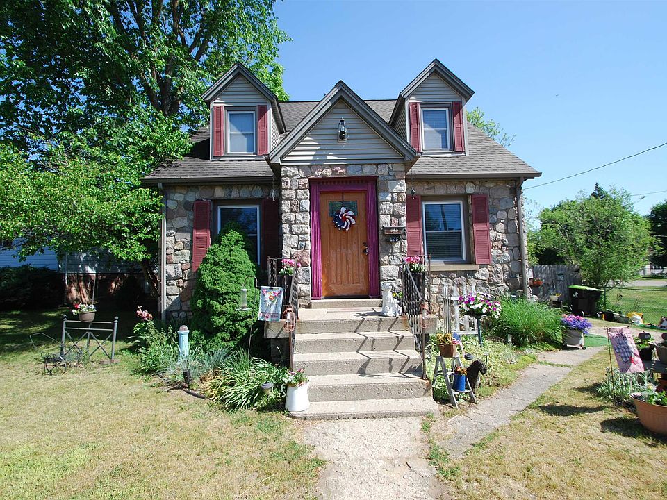 1st image of 135 Carpenter St