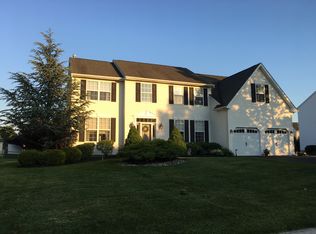 954 Red Coat Farm Dr, Chalfont, PA 18914