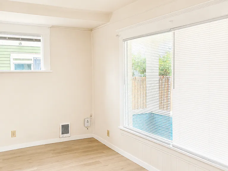 2204 B St — Photo 2