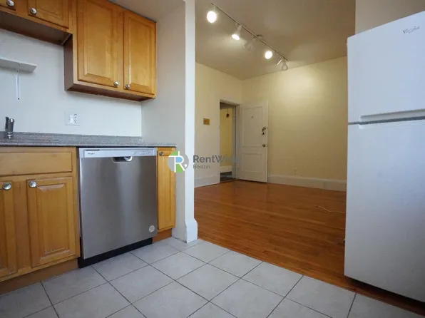 1213 Commonwealth Ave #10, Allston, MA 02134