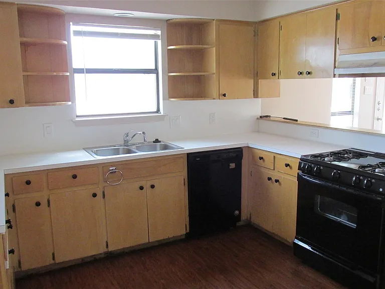 4500 Avenue G #B — Photo 4