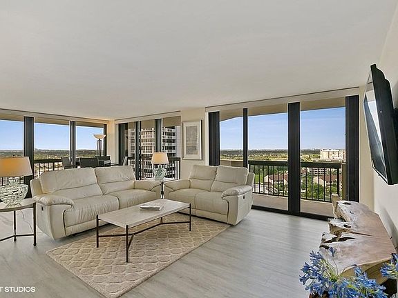 3rd image of 108 Lakeshore Dr APT 1738