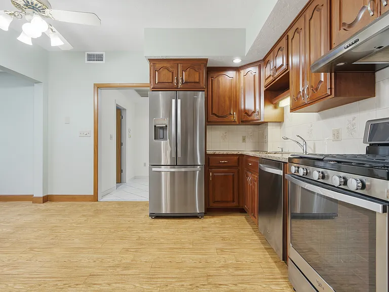 37 Washington Ave #37 — Photo 6